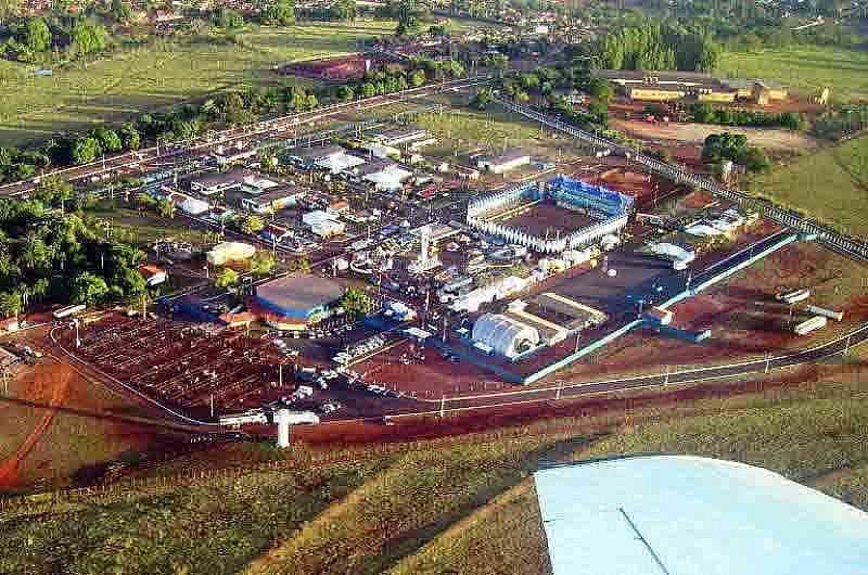 SANTA HELENA DE GOIS-GO-PARQUE DE EXPOSIES-FOTO:MOCHILEIRO.TUR.BR - SANTA HELENA DE GOIS - GO