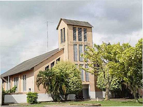 IGREJA DE NOSSA SENHORA DAS DORES EM IPIXUNA-FOTO:SCYSCRAPERCITY POSTADA POR GILSON DE SOUZA - IPIXUNA - AM