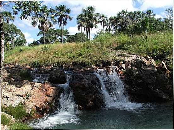 CACHOEIRA DOMINGUINHOS, POR POLIANA TALARICO BERTELLI - SÃO JOÃO D'ALIANÇA - GO