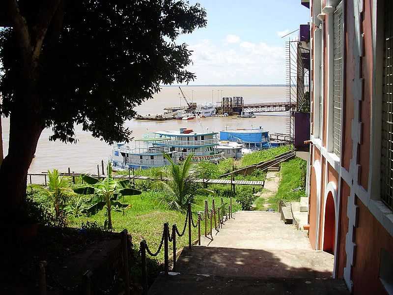 ITACOATIARA-AM-ESCADARIA MUNICIPAL-ACESSO AO RIO AMAZONAS-FOTO:FRANK CHAVES - ITACOATIARA - AM