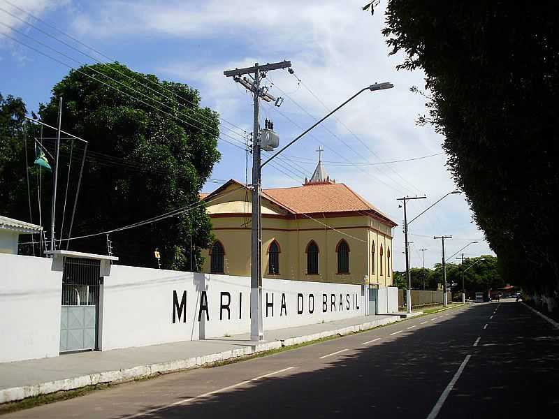 ITACOATIARA-AM-PRDIO DA MARINHA DO BRASIL E AO FUNDO A CATEDRAL-FOTO:FRANK CHAVES - ITACOATIARA - AM