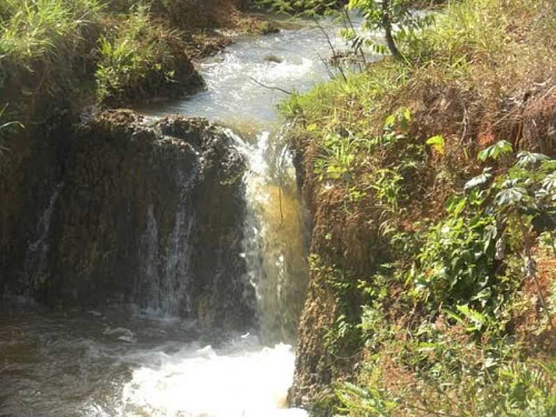 SO SEBASTIO DO RIO CLARO-GO-CACHOEIRA PARA PEGAR ISCAS-FOTO:JOO LUCIANO DA CUNHA - SO SEBASTIO DO RIO CLARO - GO