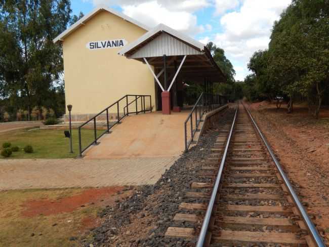 ANTIGA ESTAO FERROVIRIA REFORMADA, POR W. AZEVEDO - SILVNIA - GO