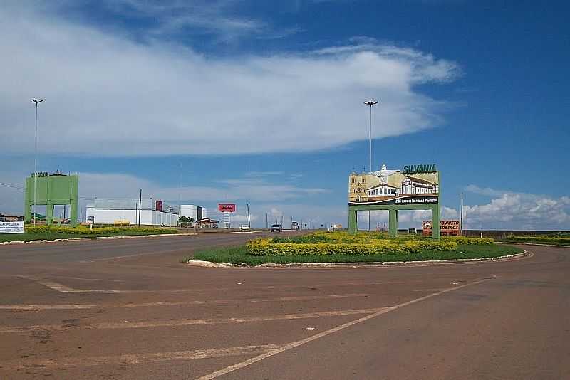 SILVNIA-GO-ENTRADA DA CIDADE-FOTO:AROLLDO COSTA - SILVNIA - GO