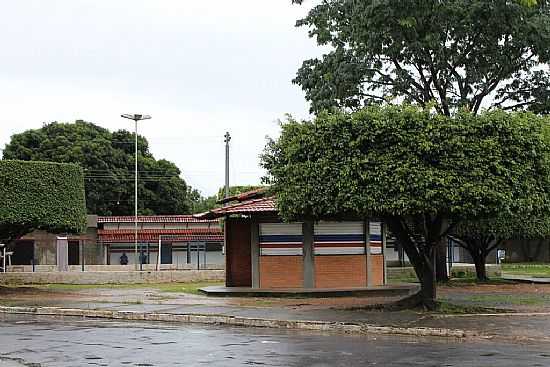 TERESINA DE GOIS-GO-PRAA NO CENTRO DA CIDADE-FOTO:DIMAS JUSTO - TERESINA DE GOIS - GO