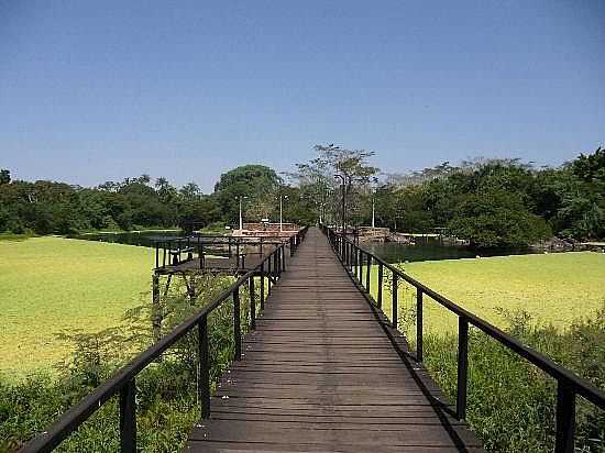 LAGOA SANTA-GO-PASSARELA PARA A ILHA DO LAGO TERMAIS-FOTO:WWW.TRIPADVISOR.COM.BR - LAGOA SANTA - GO