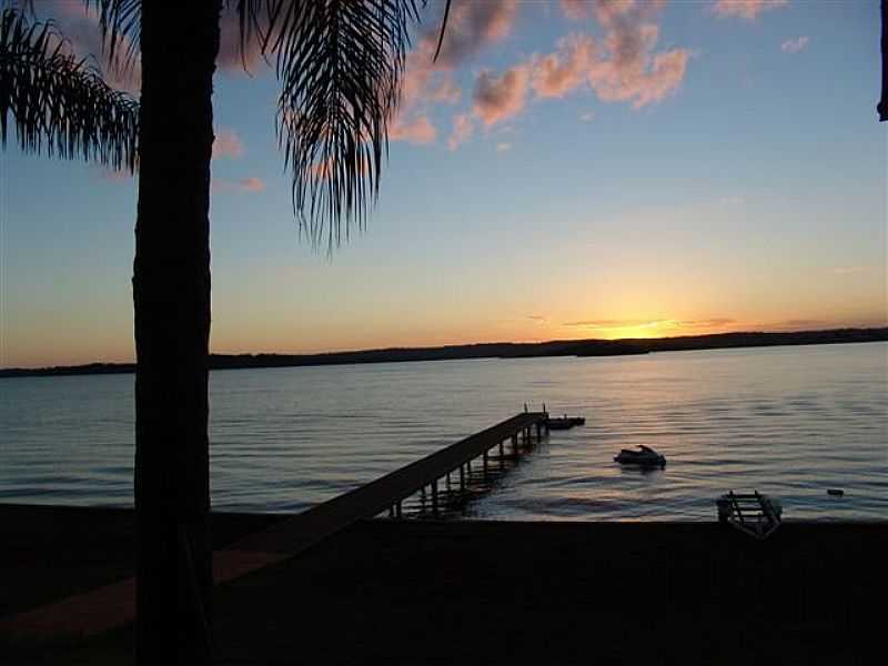 TRS RANCHOS-GO-PIER NO LAGO-FOTO:NILTON DAIBERT JR - TRS RANCHOS - GO