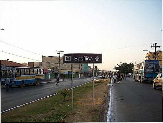 AVENIDA CENTRAL EM TRINDADE-FOTO:RITA DE CASSIA CARVA - TRINDADE - GO