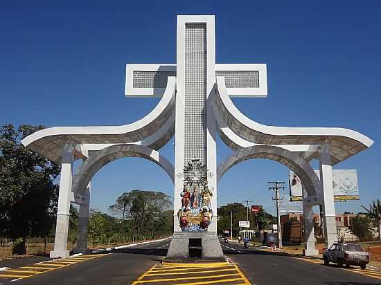 TRINDADE-GO-PORTAL DA FÉ-FOTO:PE.EDINISIO PEREIRA… - TRINDADE - GO