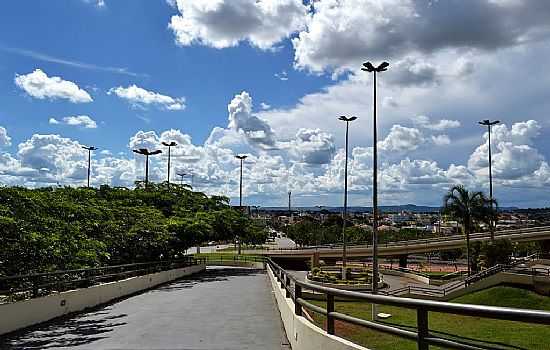 TRINDADE-GO-RAMPA DA BASLICA-FOTO:AROLLDO COSTA OLIVEI - TRINDADE - GO