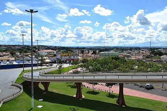 TRINDADE-GO-VIADUTO NA ENTRADA DA CIDADE-FOTO:AROLLDO COSTA OLIVEI - TRINDADE - GO