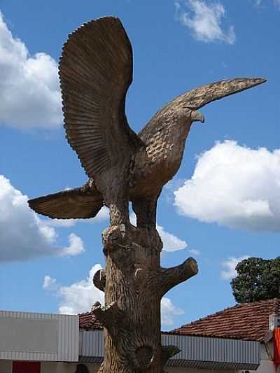 MONUMENTO EM URUAU
POR DIOCELIOFREITAS - URUAU - GO