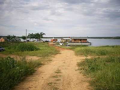 CASAS FLUTUANTES LAGO DE SERRA DA MESA POR J.SILVA - URUAU - GO