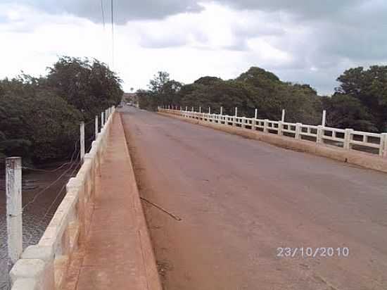 PONTE SOBRE O RIO URU EM URUANA-FOTO:CASEMIRO WITASIAK - URUANA - GO