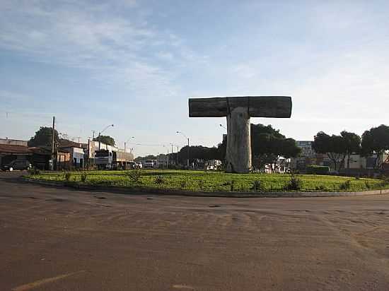 AAILNDIA-MA-MONUMENTO NO TREVO DE ACESSO-FOTO:LUCIO G. LOBO JNIOR - AAILNDIA - MA