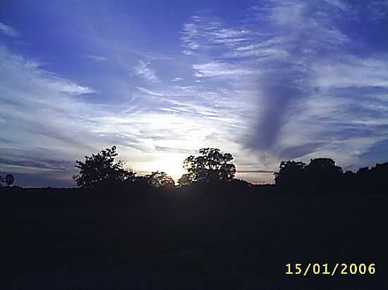 PR DO SOL NA LOCALIDADE DE SANTA MARIA ME DE JESUS EM BARO DE GRAJA-MA-FOTO:PEDRO PAULO - BARO DE GRAJA - MA