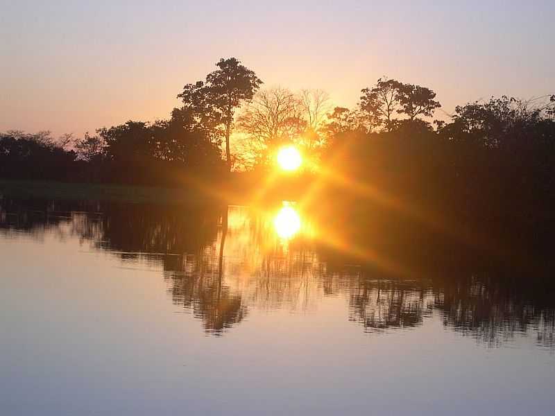 MANAQUIRI-AM-PR DO SOL NO LAGO-FOTO:SILVESTRE DOS SANTOS LIMA - MANAQUIRI - AM