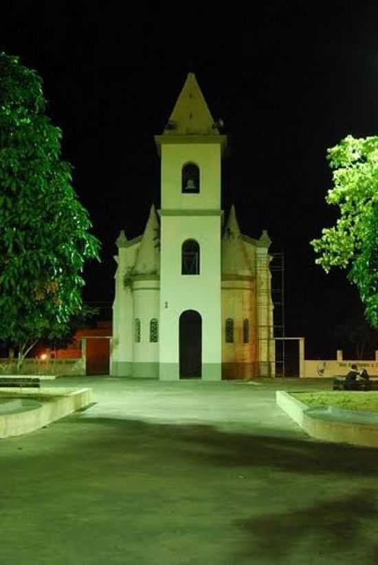 IGREJA MATRIZ DE CAJAPI,VISTA NOTURNA-FOTO:MARIO RIBEIRO BOTELH - CAJAPI - MA