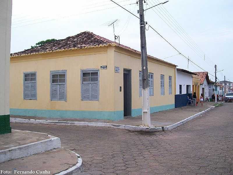 CAROLINA-MA-CASARIO NO CENTRO DA CIDADE-FOTO:NANDO CUNHA - CAROLINA - MA