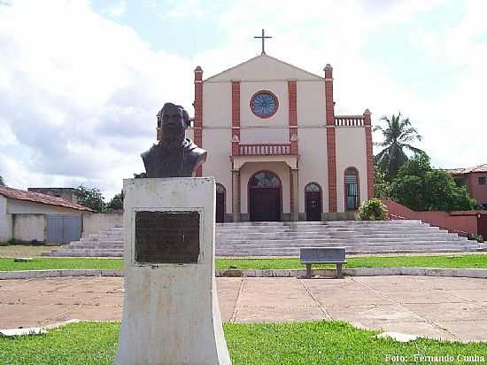 ESTREITO-MA-IGREJA DE SO SEBASTIO E MONUMENTO EM HOMENAGEM  FREI GIL-FOTO:NANDO CUNHA - ESTREITO - MA