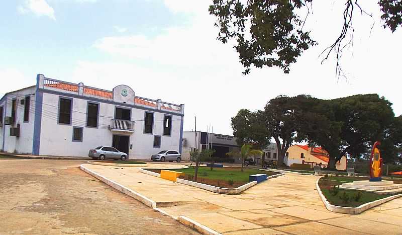 GUIMARES-MA-PRAA DOS SAGRADOS CORAES: AO FUNDO O ATUAL FRUM; ANTIGA CASA DE CMARA E CADEIA-FOTO:MARINELTON CRUZ  - GUIMARES - MA