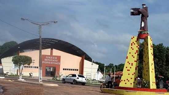 GINASIO, POR EDUARDO GARCES - MAGALHES DE ALMEIDA - MA