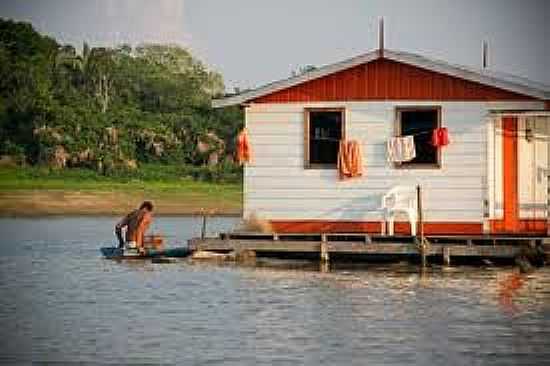 CASA DE PALAFITA NA COMUNIDADE DE MURUTINGA-AM-FOTO:SINAISDAGENTE. - MURUTINGA - AM