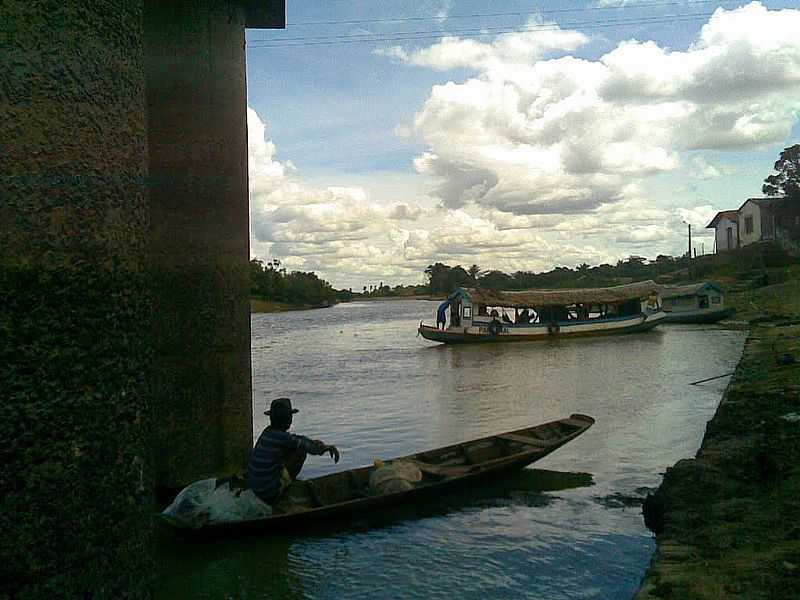 MONO-MA-BARCOS NA ORLA DO RIO PINDAR-MIRIM-FOTO:MARKO - MONO - MA