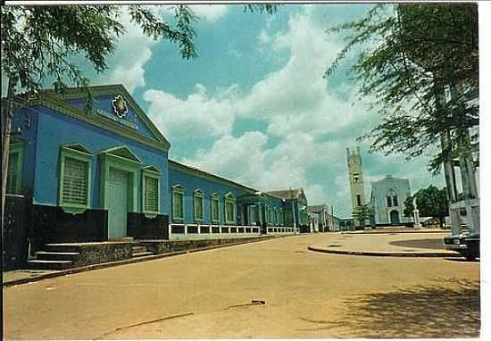 O COLGIO E A IGREJA NA PRAA SO SEBASTIO EM PRESIDENTE DUTRA-MA-FOTO:FGUEDES - PRESIDENTE DUTRA - MA
