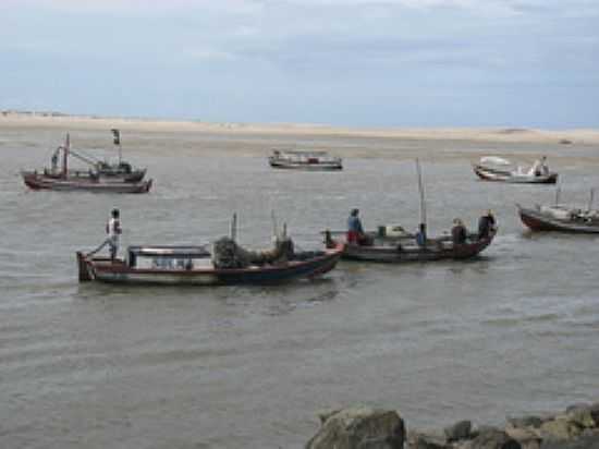 EMBARCAES PESQUEIRAS EM RAPOSA-FOTO:LUCIO G. LOBO JNIOR - RAPOSA - MA