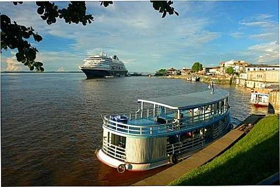 BARCO E NAVIO, POR LETCIA - PARINTINS - AM