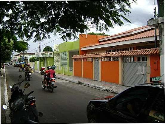 AV. RIO BRANCO, POR CARLA MENDONSA - PARINTINS - AM