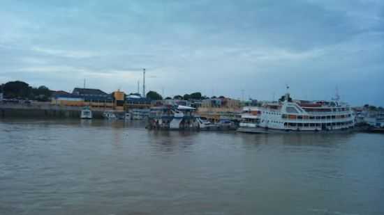 PORTO DE PARINTINS, POR DANDARA SILVA - PARINTINS - AM