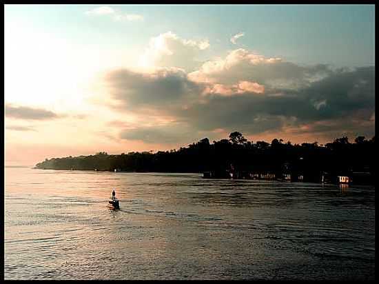 RIO AMAZONAS AO ANOITECER EM PARINTINS-AM-FOTO:MATIAS FOGLIACCO - PARINTINS - AM