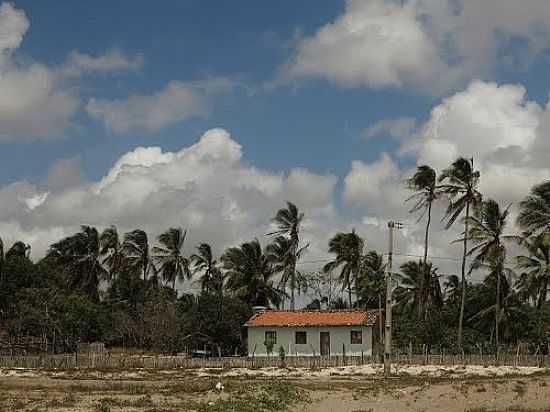 CASA NA PRAIA DE SANTO AMARO DO MARANHO-MA-FOTO:THIAGO HAUSSIG - SANTO AMARO DO MARANHO - MA