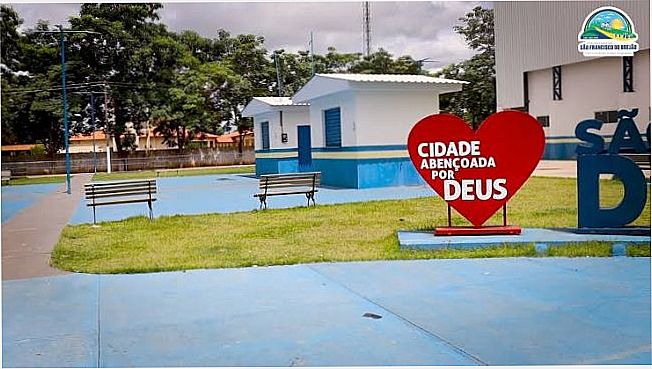 PRAA DO GINSIO PRAA CARLOS EDUARDO - PAULISTA ANO 2024, POR PROFA: MARIA JOS DA CUNHA SOUSA - SO FRANCISCO DO BREJO - MA