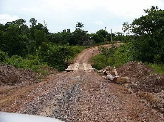 PONTE NO RAMAL DA MORENA  EM PRESIDENTE FIGUEIREDO-AM-FOTO:RENATO LINS - PRESIDENTE FIGUEIREDO - AM