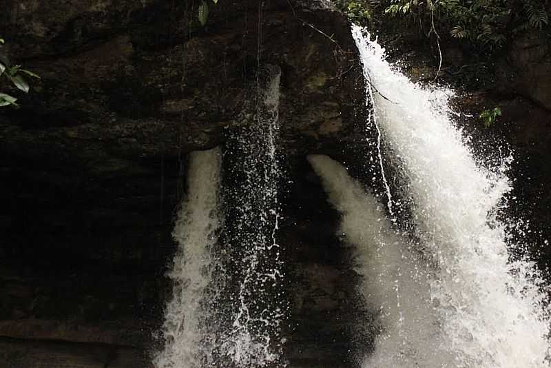 PRESIDENTE FIGUEIREDO-AM-CACHOEIRA DA PEDRA FURADA-FOTO:ODINEY MICHALZESZEN - PRESIDENTE FIGUEIREDO - AM