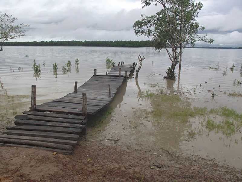 SERRANO DO MARANHO-MA-PLATAFORMA DE PESCA NO RIO PORTINHO NA COMUNIDADE DE PORTINHO-FOTO:JONHSON MEIRO RODRIGUES - SERRANO DO MARANHO - MA