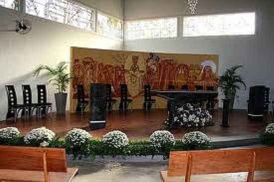 ALTAR E PRESBITRIO DA NOVA IGREJA MATRIZ-FOTO:FLICKR. - VITORINO FREIRE - MA