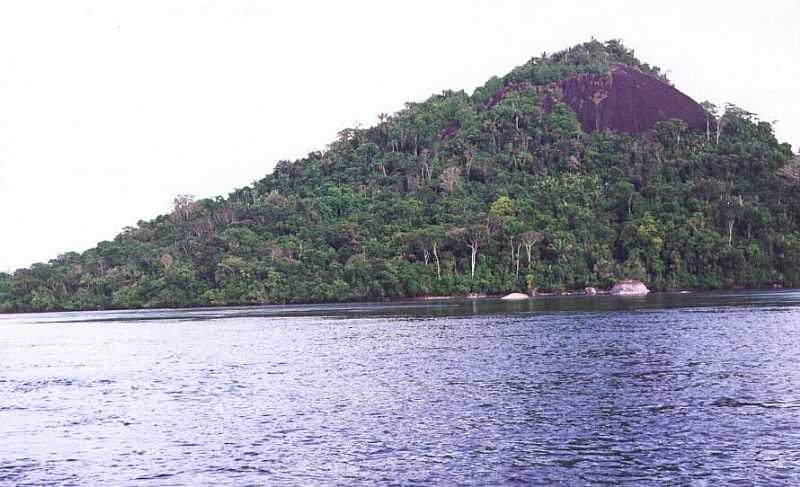 SANTA ISABEL DO RIO NEGRO-AM-RIO NEGRO E O MORRO DO JACAMIM-FOTO:LESLIE TAVARES - SANTA ISABEL DO RIO NEGRO - AM