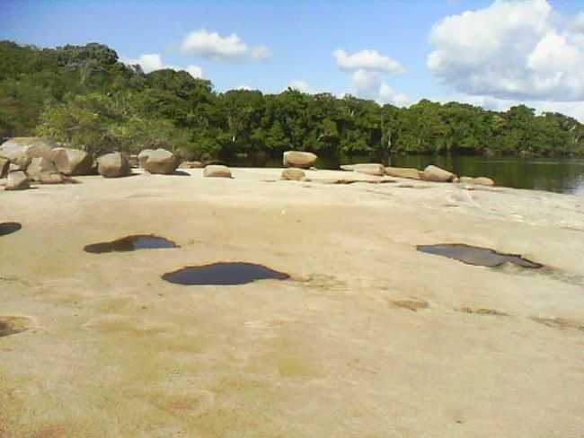 PEDRAL/ILHINHA/FICA EM FRENTE DE MONTE ALEGRE-SANTA ISABEL DO RIO NEGRO-AM., POR DARIO B. SANTOS - SANTA ISABEL DO RIO NEGRO - AM