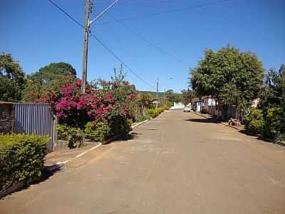 RUA EM ABAET DOS MENDES-FOTO:GTGUIMARES  - ABAET DOS MENDES - MG