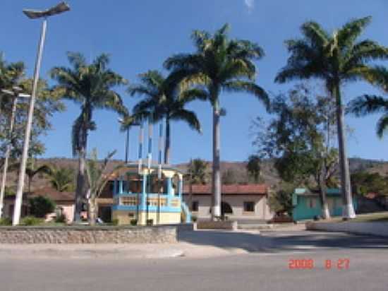 PRAA PADRE RABELO ALVIM E O CORETO-FOTO:GERALDO SALOMO - ACAIACA - MG