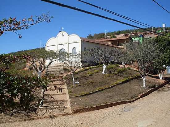 PRAA E IGREJA-FOTO:FELIX SANTOS  - GUA BRANCA DE MINAS - MG