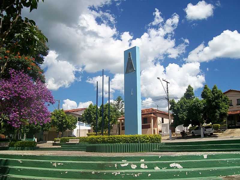 AGUANIL-MG-MONUMENTO NA PRAA-FOTO:67896436 - AGUANIL - MG