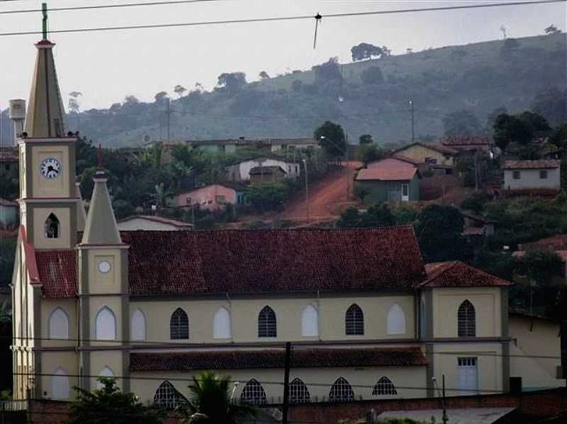 GUAS FORMOSAS-MG-VISTA LATERAL DA MATRIZ-FOTO:ROGRIO SANTOS PEREIRA - GUAS FORMOSAS - MG