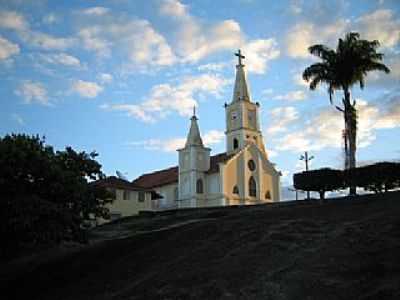 IGREJA, POR LUCAS - GUAS FORMOSAS - MG