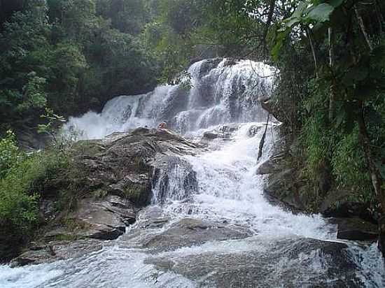 CACHOEIRA EM AIURUOCA-FOTO:FERNANDO2A - AIURUOCA - MG