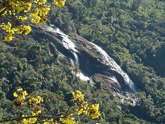 CACHOEIRA NO VALE DO MATUTU EM AIURUOCA-FOTO:BARBOSA - AIURUOCA - MG